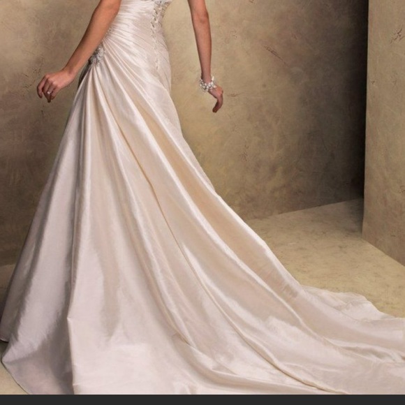 Maggie Sottero Benita Strapless Wedding Gown and 2 Wedding Veils - Picture 2 of 16